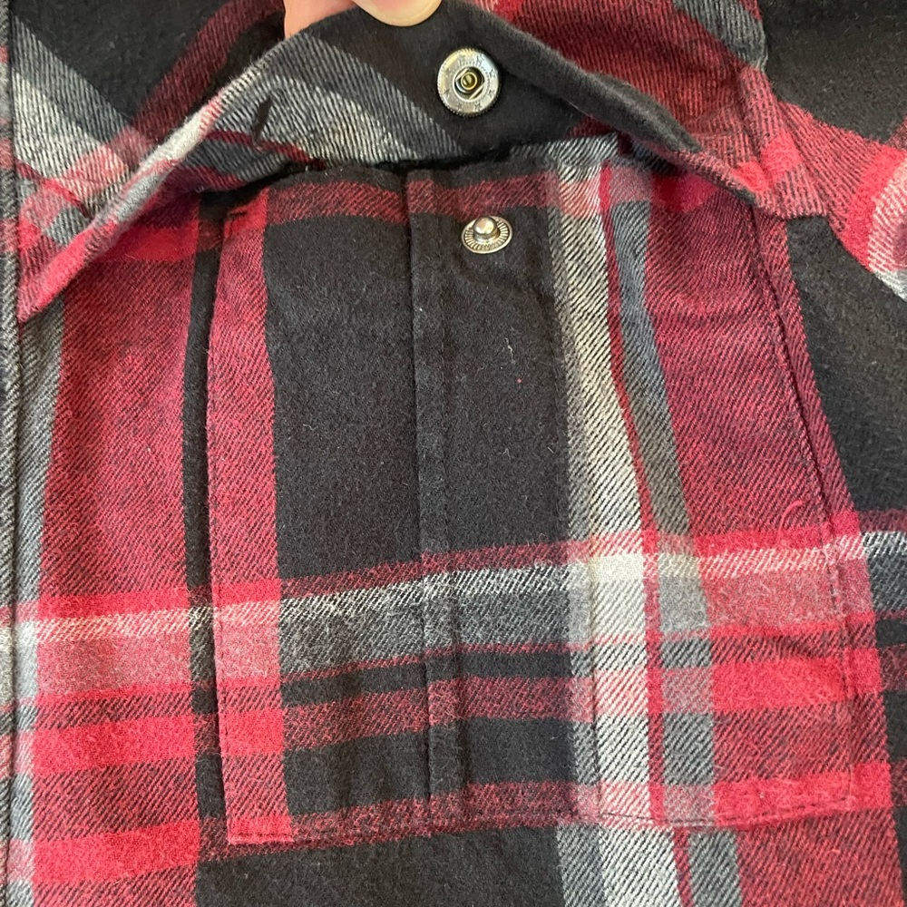 Burton Men's Red and Black Plaid Shirt Jacket with zipper Pockets, size Medium - Picture 6 of 8